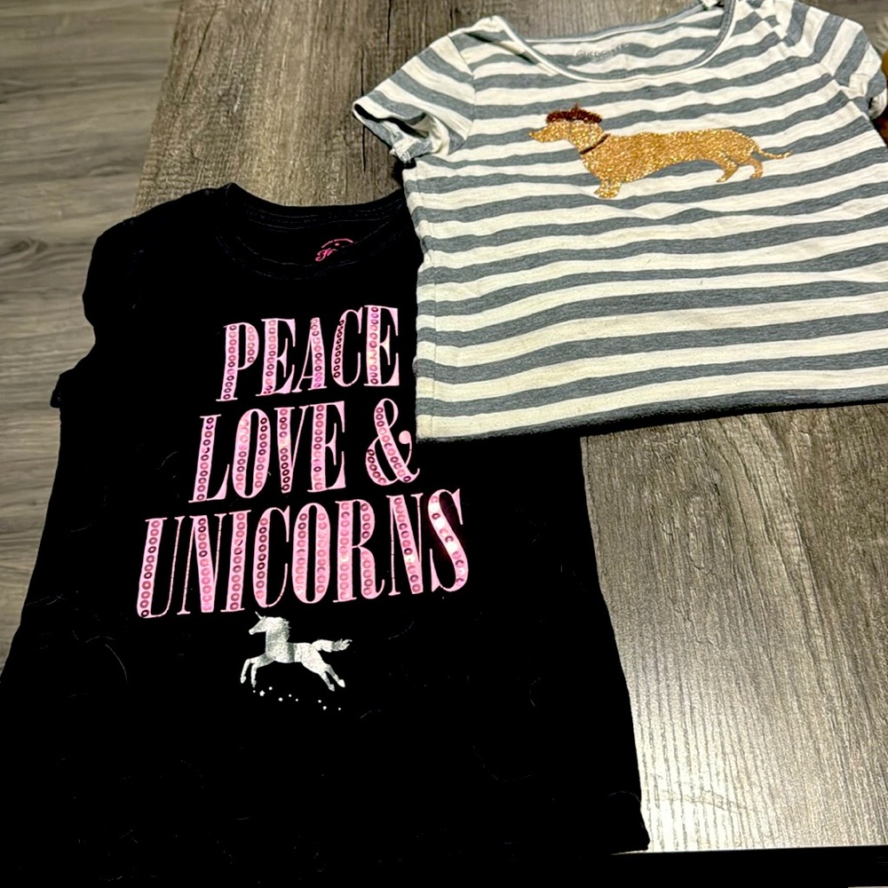 2 short-sleeved Shirts**